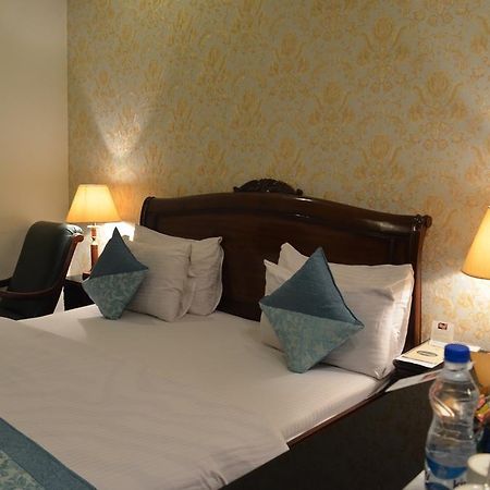 Hotel Emperor Palms Нью-Дели Экстерьер фото