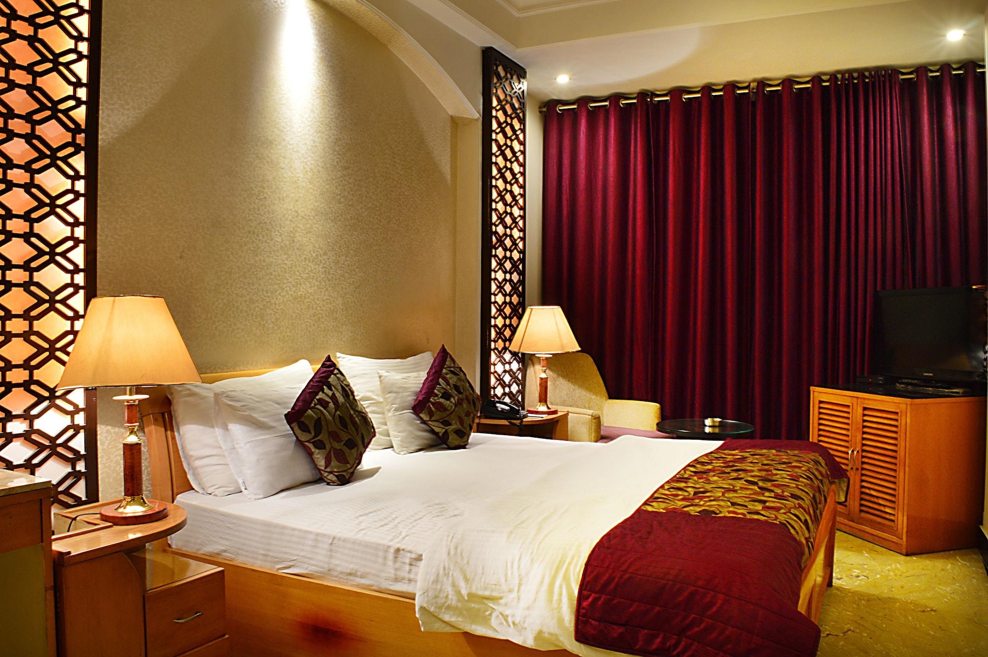 Hotel Emperor Palms Нью-Дели Экстерьер фото