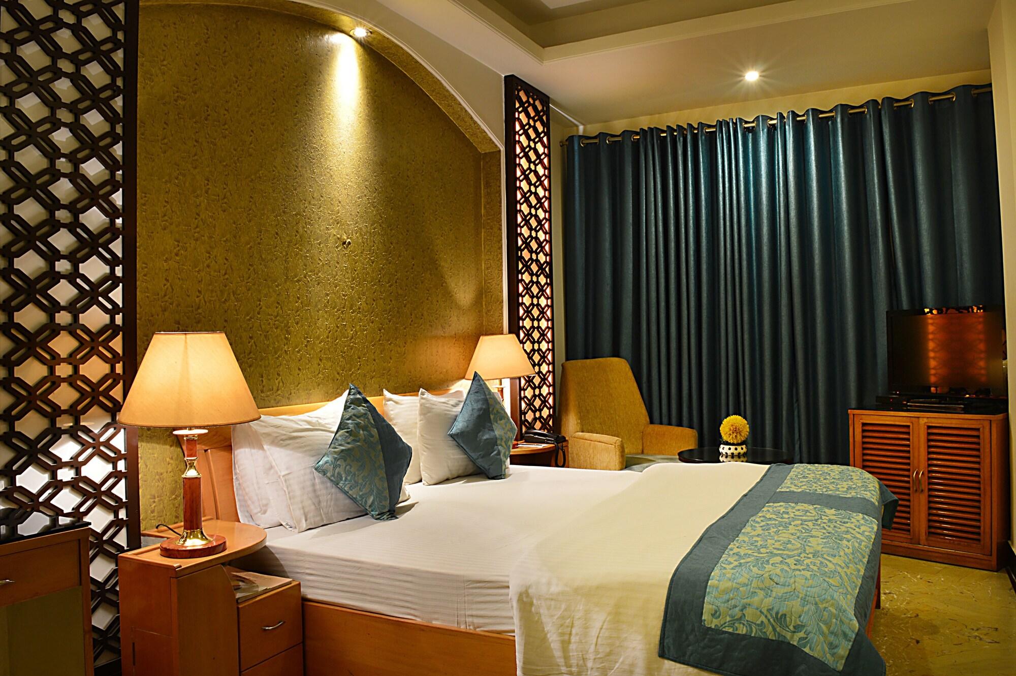 Hotel Emperor Palms Нью-Дели Экстерьер фото