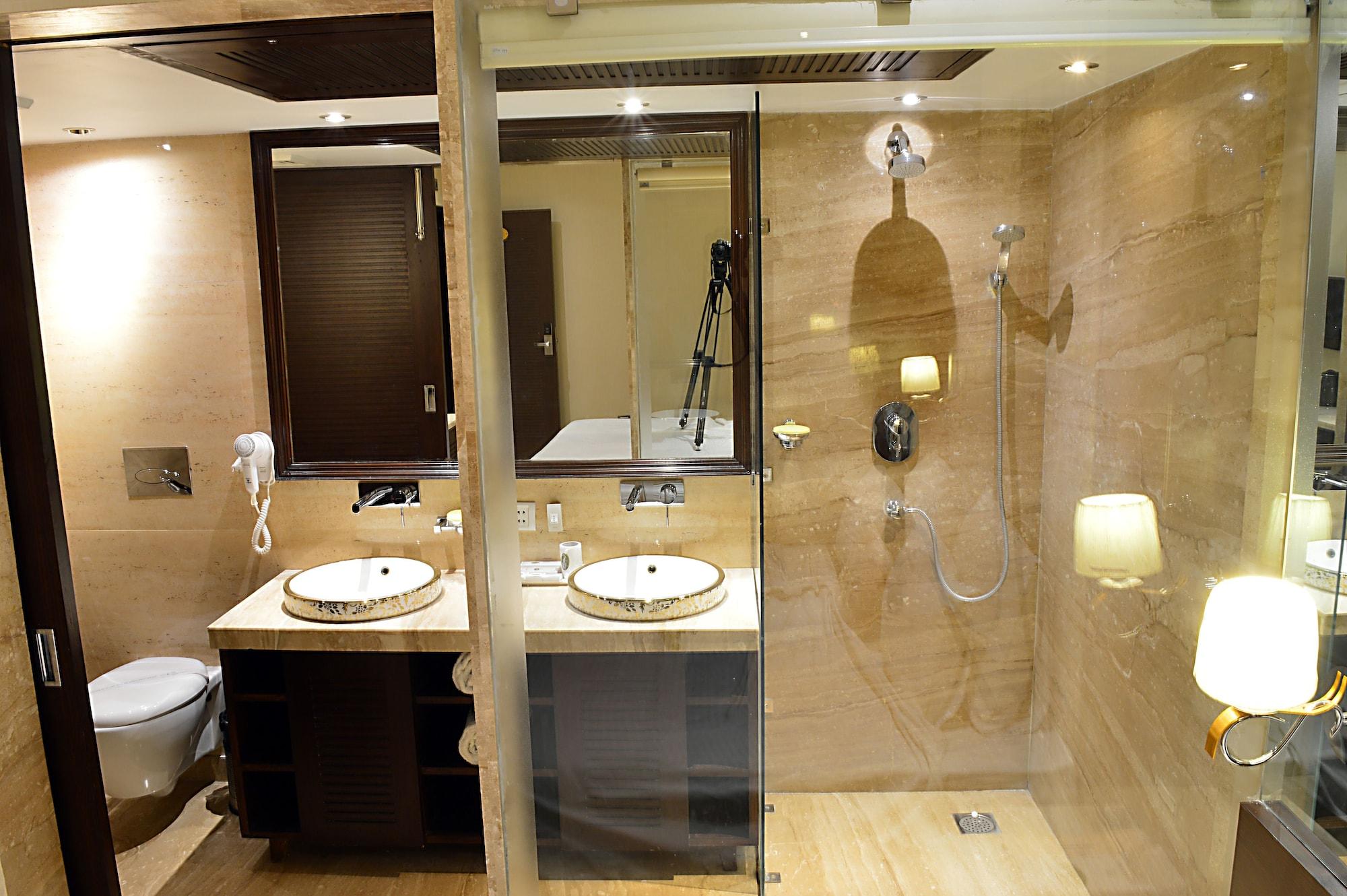 Hotel Emperor Palms Нью-Дели Экстерьер фото