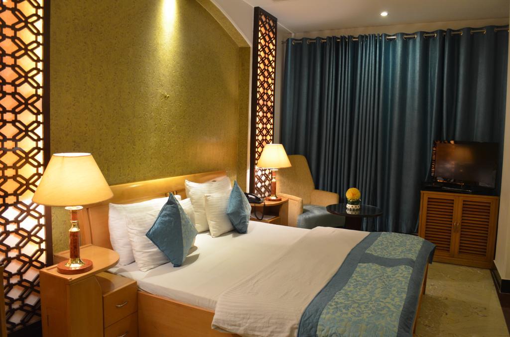 Hotel Emperor Palms Нью-Дели Экстерьер фото