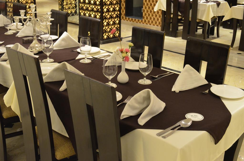 Hotel Emperor Palms Нью-Дели Экстерьер фото