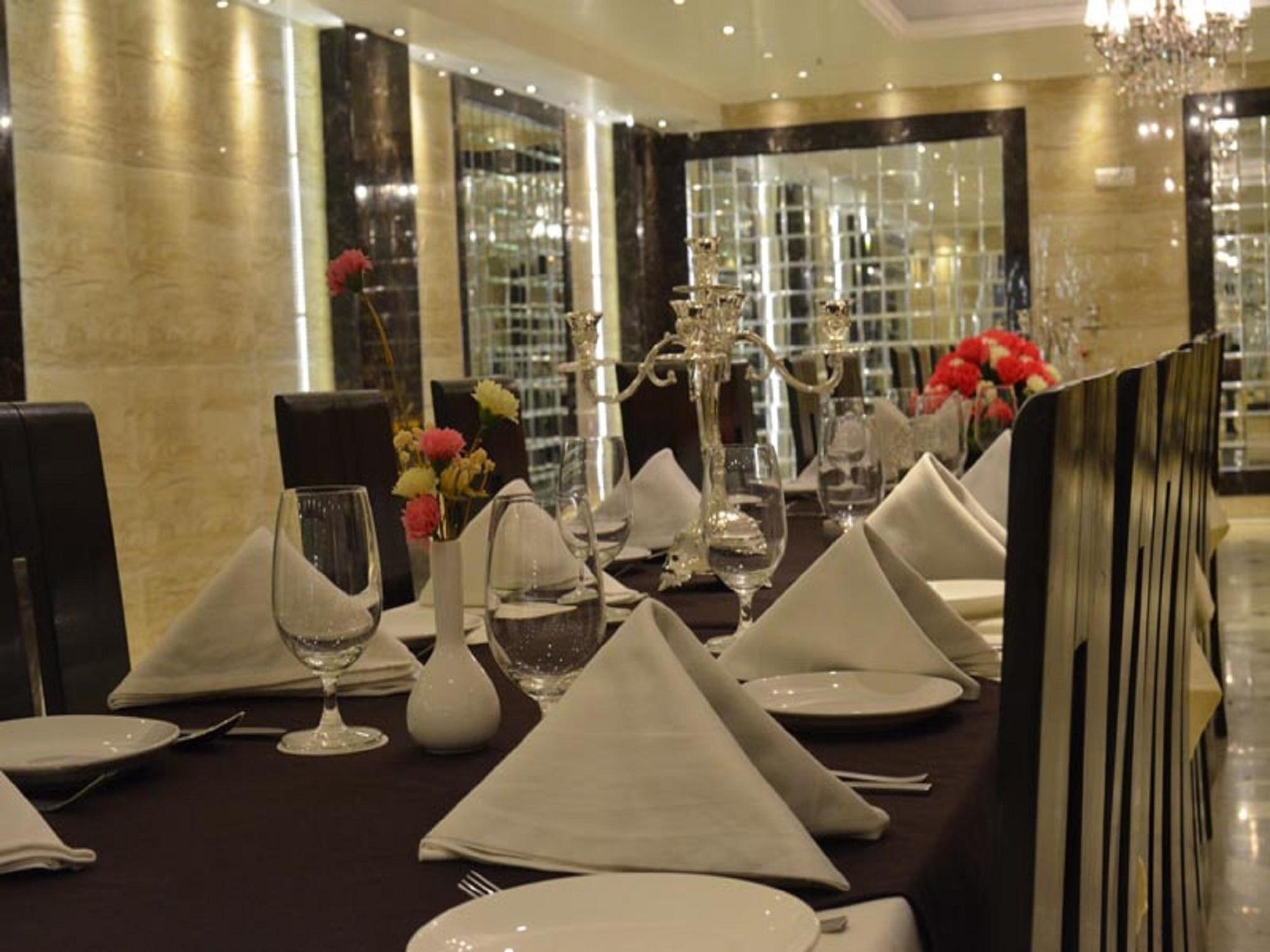 Hotel Emperor Palms Нью-Дели Экстерьер фото