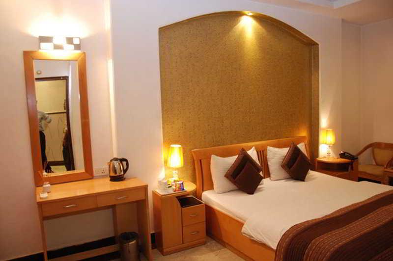 Hotel Emperor Palms Нью-Дели Экстерьер фото