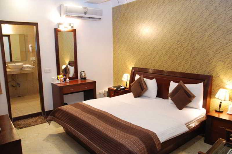 Hotel Emperor Palms Нью-Дели Экстерьер фото