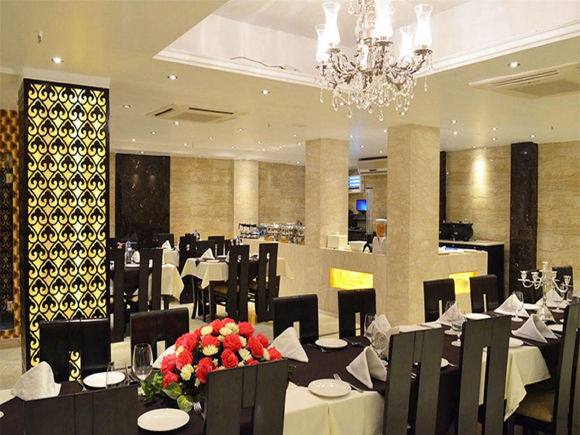 Hotel Emperor Palms Нью-Дели Экстерьер фото