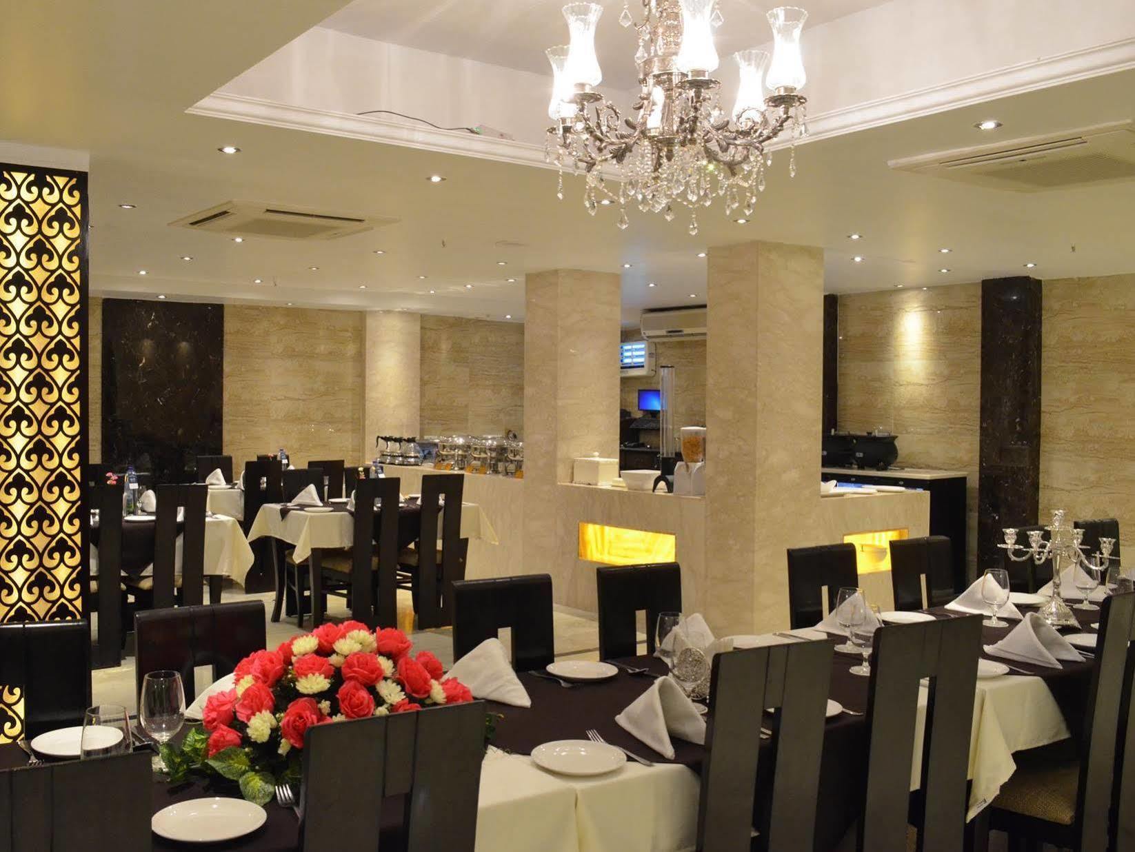 Hotel Emperor Palms Нью-Дели Экстерьер фото