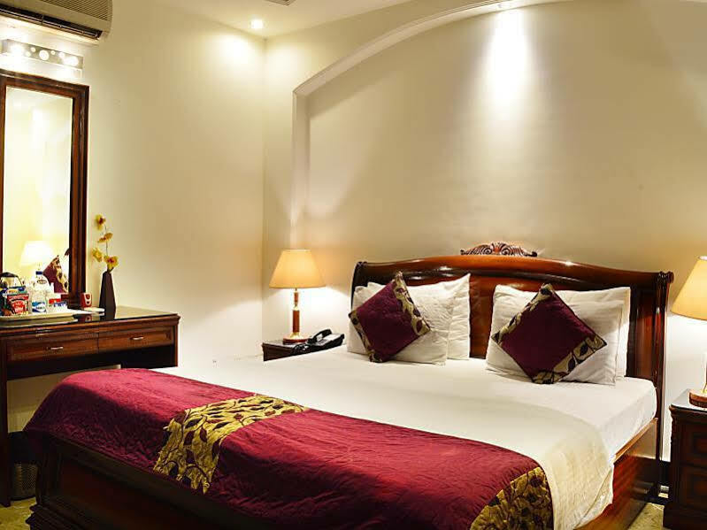 Hotel Emperor Palms Нью-Дели Экстерьер фото